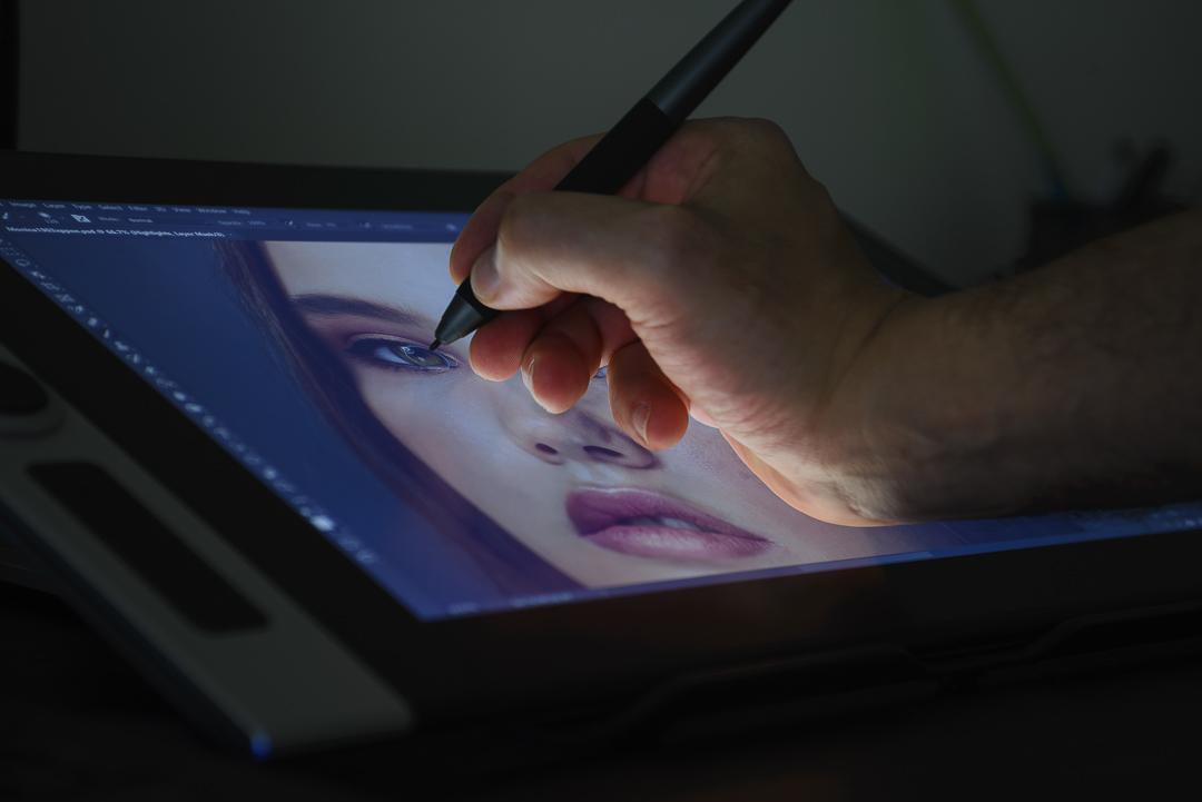 Para mi uso en Photoshop, configuré Innovator 16 para usar atajos de teclado mínimos, de modo que pueda prestar mucha más atención a mi trabajo. Las ruedas controlan el acercamiento y alejamiento y el tamaño del pincel. Mi configuración de las teclas de acción en Innovator 16 es: