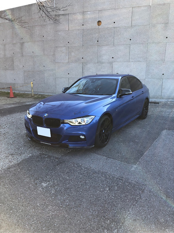 3シリーズ セダンのBMW3シリーズ・F30・Mスポーツ・6MT・エストリルブルーに関するカスタム事例の投稿画像2枚目