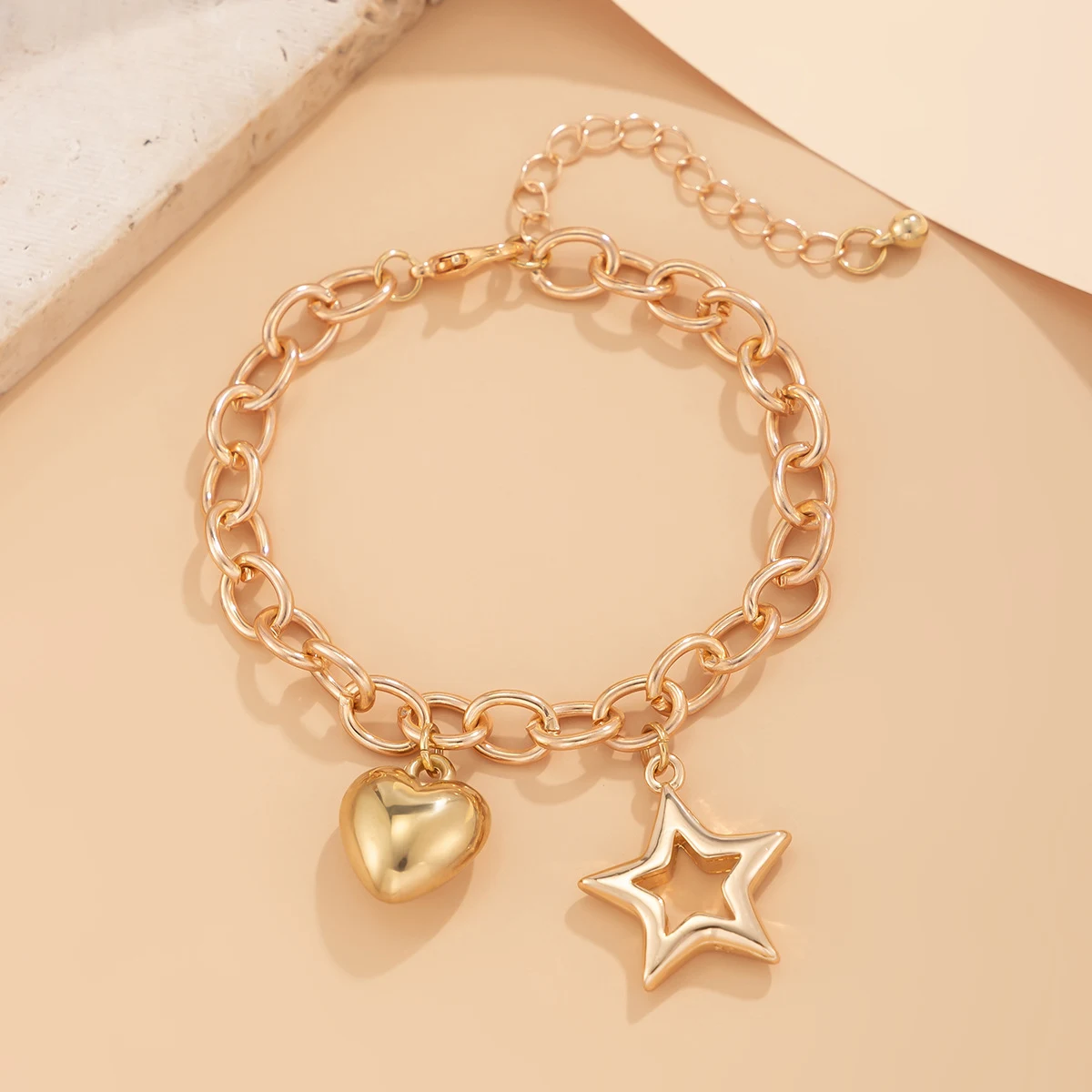 Title 10, Hohl Pentagramm Armband mit Pfirsich Herz Legie...