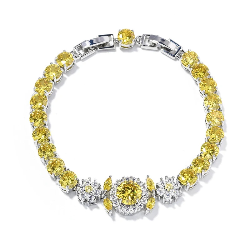 Nieuwe paarse bloemen armband voor dames, luxe. Een elegant sieraad dat uw pols siert met een vleugje luxe en verfijning.