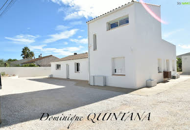 House with pool and terrace 10