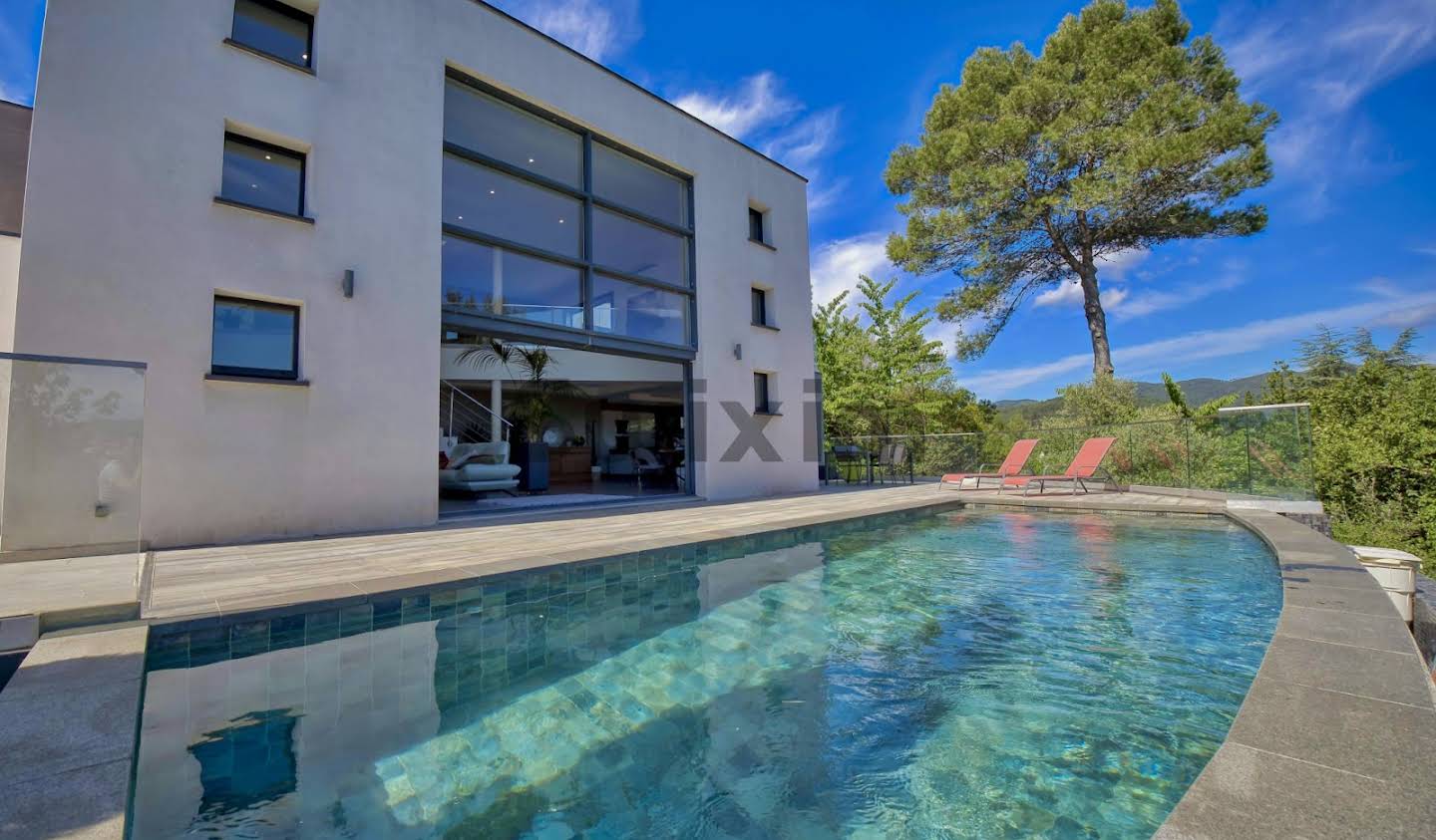 Villa with pool and terrace Uzès