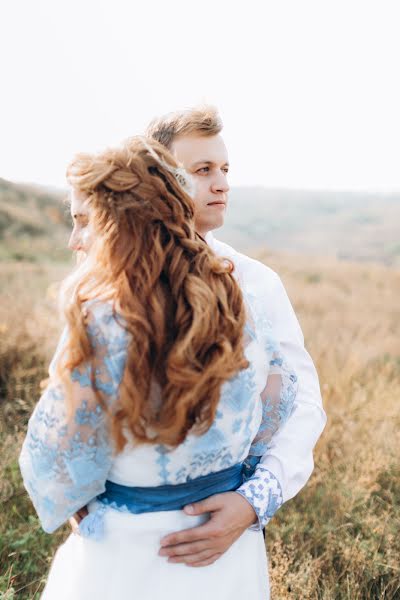 Fotografo di matrimoni Elena Smirnova (olenasmirnova). Foto del 17 marzo 2019