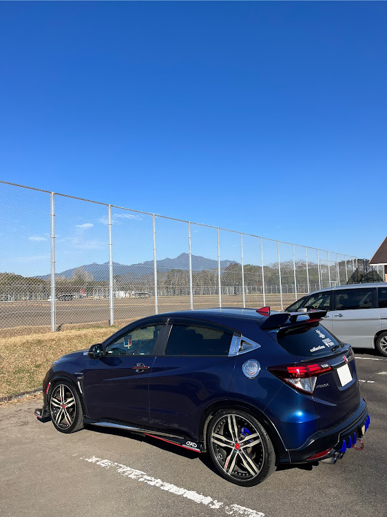 ヴェゼルのヴェゼル ハイブリット・鹿児島・12月もよろしくお願いしますに関するカスタム事例の投稿画像1枚目