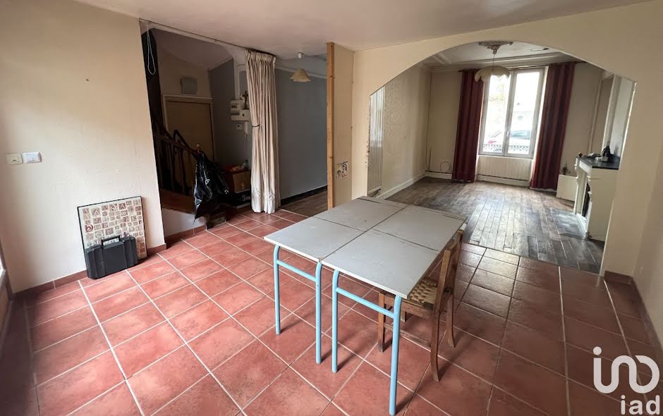 Vente maison 6 pièces 140 m² à Saint-Maixent-l'Ecole (79400), 116 000 €