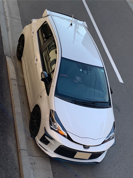 ヴィッツの暑さにコロナに気をつけて・暑さとの闘い・洗車・暑さに負けるなに関するカスタム事例の投稿画像1枚目
