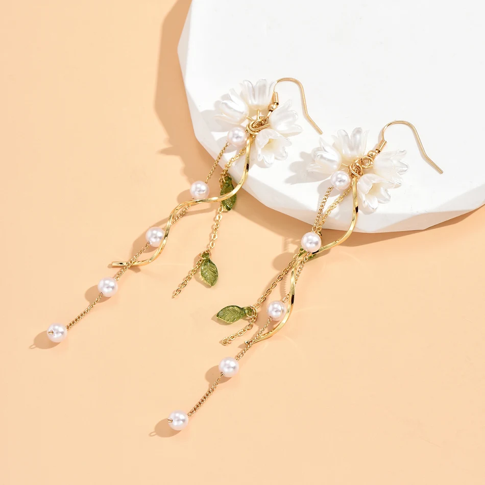Boucles d'oreilles longues à pompon tulipe Nouvelles boucles d'oreilles fleuries Élégance florale pour femmes, parfaites pour toutes occasions.