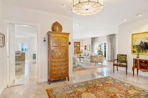 Apartment with pool 3