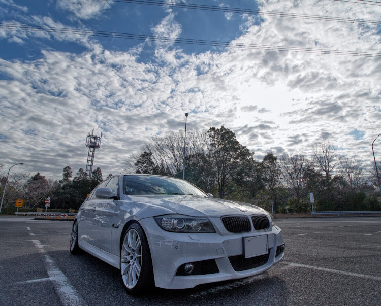 3シリーズ セダンのbmw・BMW3シリーズ・335i・新年のご挨拶に関するカスタム事例の投稿画像1枚目