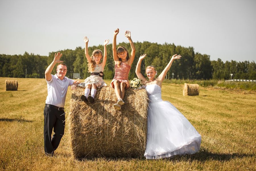 Wedding photographer Valentina Baturina (valentinalucky). Photo of 11 August 2014