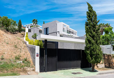 Villa with pool and garden 5