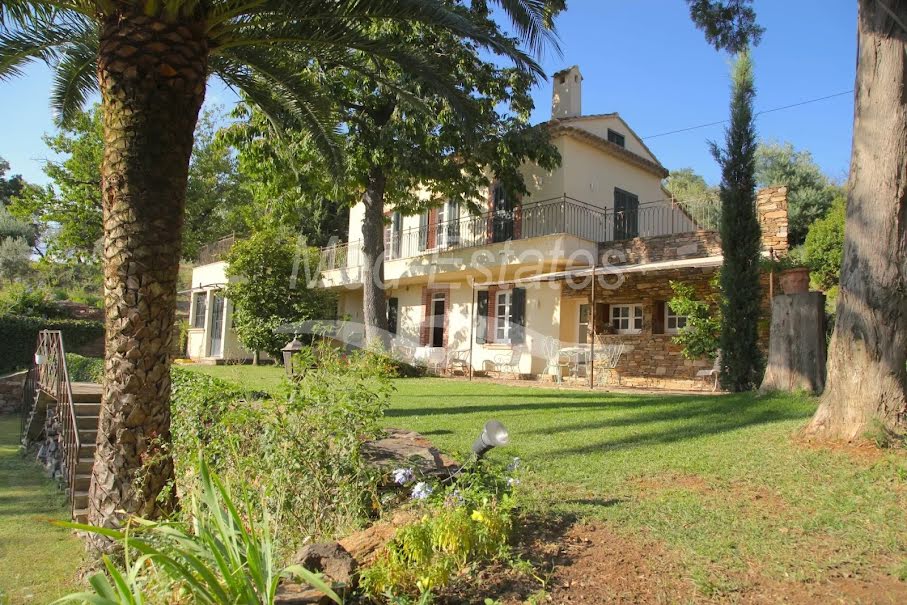 Vente propriété  290 m² à La Garde-Freinet (83680), 2 100 000 €