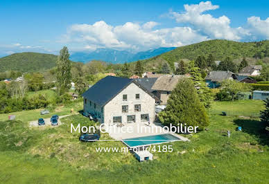 Farmhouse with pool 1