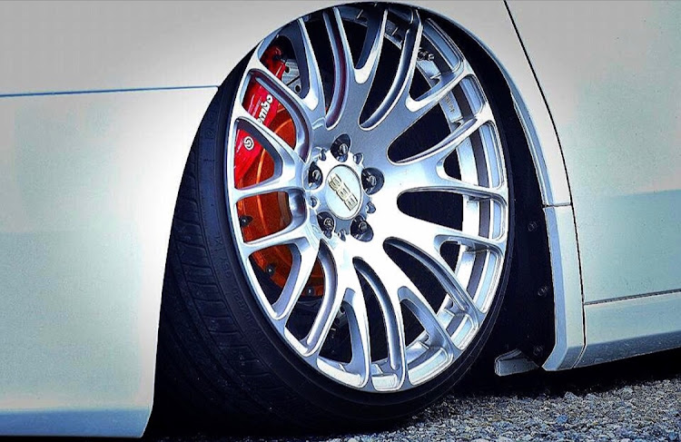 アルファードのBBS・BBS RN・KAZSUS・J-LINE・Bremboに関するカスタム事例の投稿画像2枚目