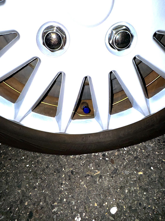 紫翠@42Sスペさんが投稿したスペーシアmk42s・母親の車・バルブキャップ・ホイールカバー交換・みんなでつくろうホイール図鑑に関するカスタム事例の投稿画像4枚目