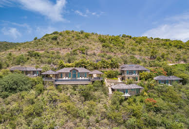 Villa avec piscine et terrasse 2