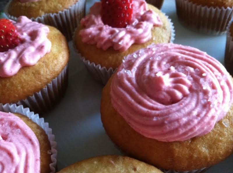 Amazingly Moist/airy Cupcakes, With Almond Flavor, Almond Crunch... And The Lightest Strawberry Cream Cheese Filling!!!