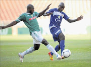 COMFORTABLE: AmaZulu's Carlington Nyadombo, left, fights for the ball with SuperSport United's Thabiso Nkoana during their clash. Photo: BackpagePix