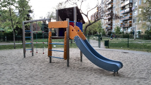 Csúszda a Semsey parkban