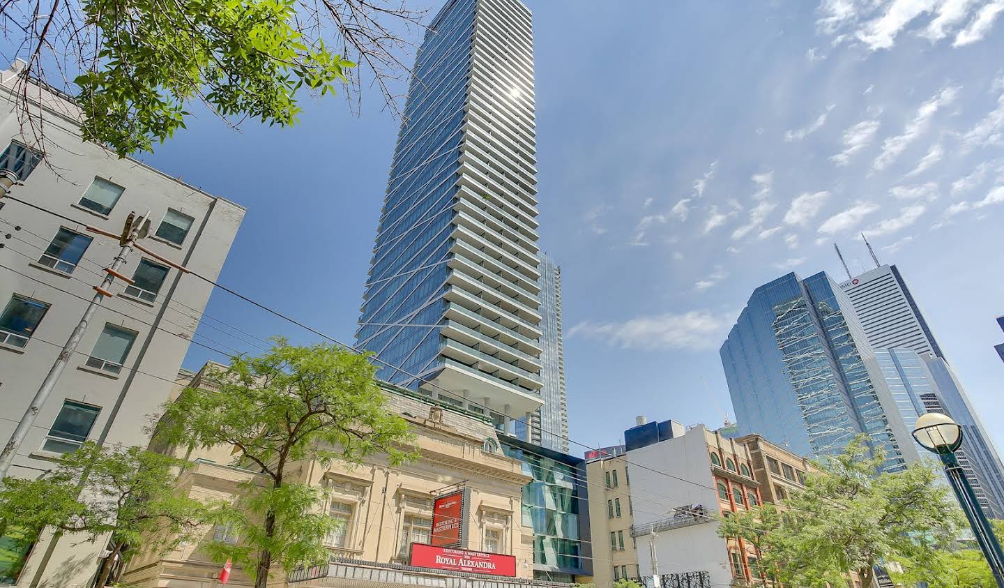 Apartment with terrace Toronto