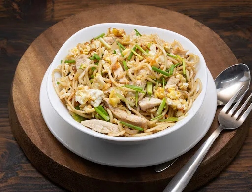 Egg Chicken Hakka Noodles