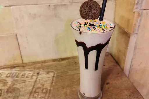 Oreo Vanilla Crunch Shake