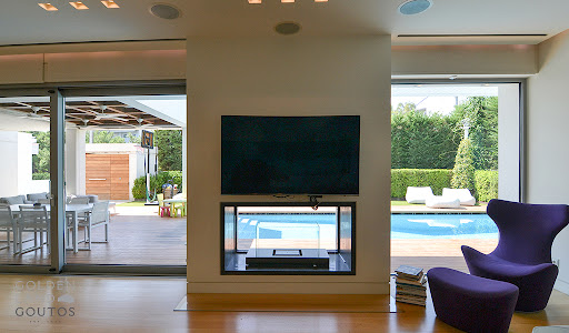 Villa with pool and garden 5