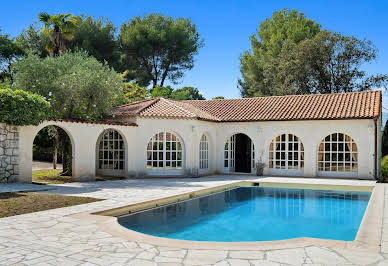 Villa with garden and terrace 5