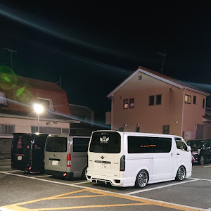 ハイエースバン TRH200V