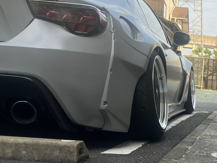 86の漢の一本出し・ラリーバッカー・ZN6 前期・未完成・86BRZオーナーさんと繋がりたいに関するカスタム事例の投稿画像3枚目