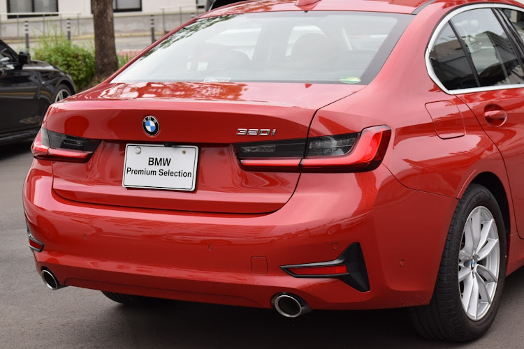 5シリーズ ツーリングの連投救世主シリーズ・赤い320 i・何時でも何処でも一眼レフ活・大雨にご注意ください・皆様に感謝💖に関するカスタム事例の投稿画像4枚目