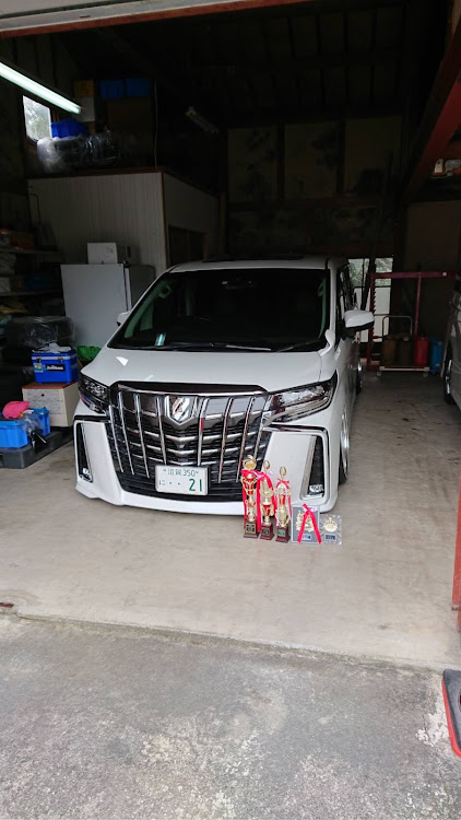 アルファードの新年のご挨拶・謹賀新年・車好き・クルマ好きと繋がりたい・純ベタに関するカスタム事例の投稿画像5枚目