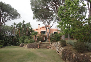 Villa avec piscine et terrasse 3