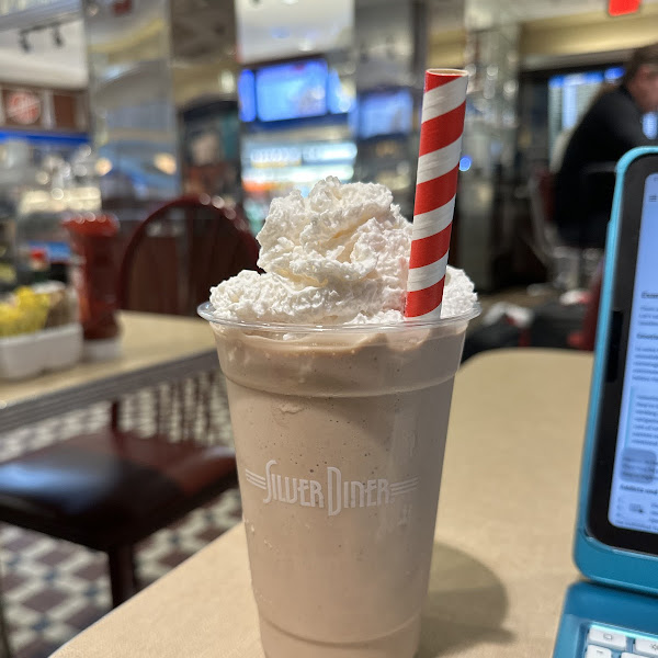 mocha cold brew milkshake!! plantbased and gluten free! its absolutely delicious