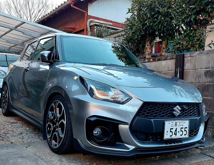 スイフトスポーツのスイスポzc33s・スイスポ乗りと繋がりたい・2023年もよろしくお願いします・何となく写活に関するカスタム事例の投稿画像1枚目