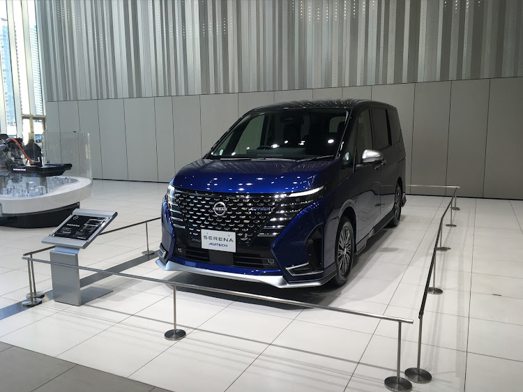 レジェンドの日産グローバル本社ギャラリー・横浜・家族サービス・セダン好きに関するカスタム事例の投稿画像16枚目