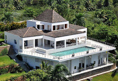 Seaside property with pool and garden 2