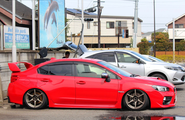 WRX STIの超車高調・BNR34GTR・これはこれで格好良いに関するカスタム事例の投稿画像1枚目