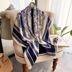 Monogram Satin Faux Zijde Sjaal Zachte, Lichtgewicht Sjaal Gepersonaliseerd Perfect als Cadeau of voor Dagelijks Gebruik