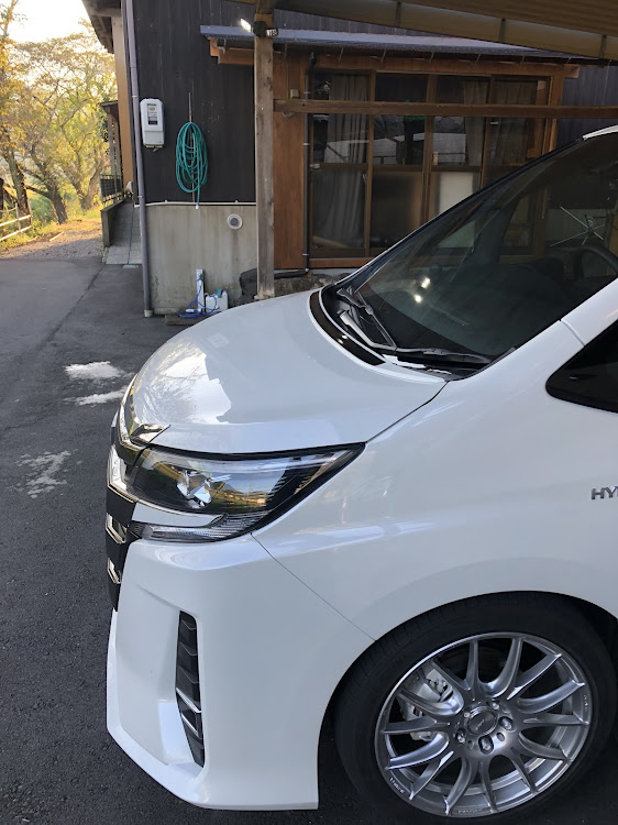 ノアのボンネットスポイラーに関するカスタム事例の投稿画像2枚目