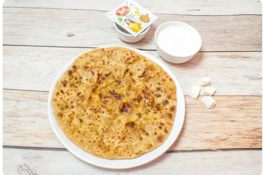 Paneer Pyaaz Paratha With Curd