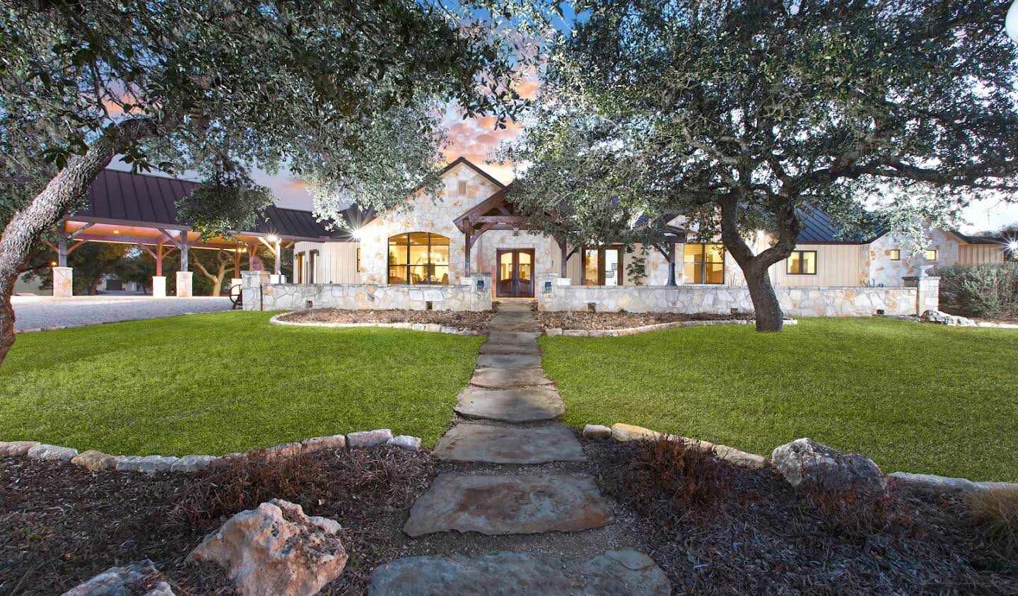 Farm house with garden Utopia