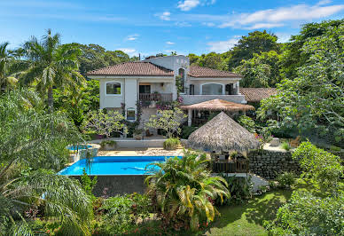 Maison avec piscine et jardin 20