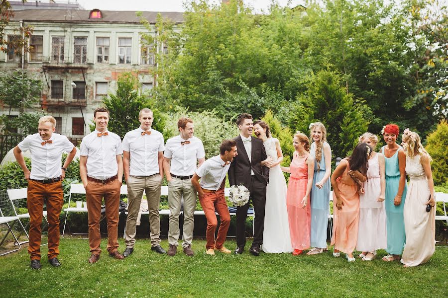 Fotógrafo de casamento Tolik Boev (tolikboev). Foto de 2 de julho 2015