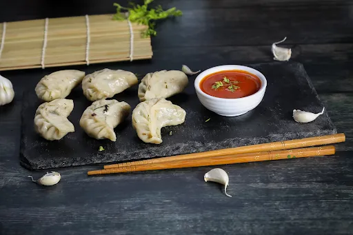 Chicken Tikka Momos [6 Pieces]