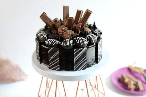 Kitkat & Ferrero Cake [Egg]