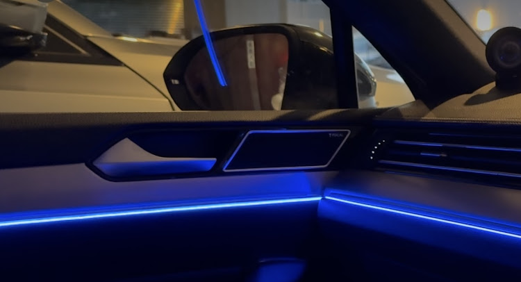 パサートヴァリアントの生存報告・イルミネーション・また遊んで下さい！に関するカスタム事例の投稿画像1枚目