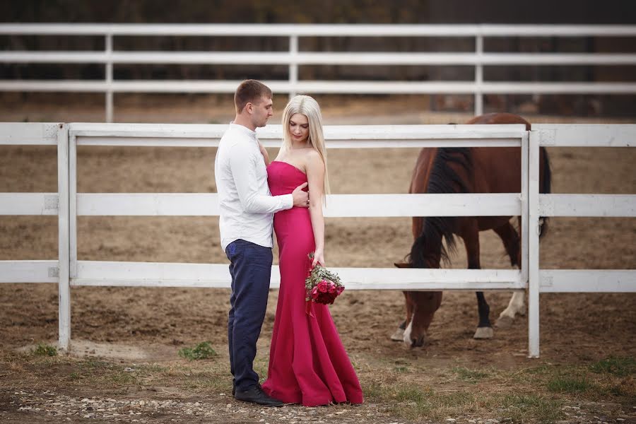 Fotógrafo de casamento Aleksey Mostovoy (palmera300991). Foto de 19 de outubro 2017