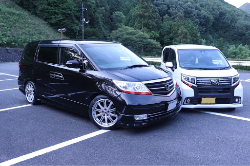 ホンダ エリシオンプレステージを華麗にカスタム By ジパ 2019 07 15 今日は久々に嫁車とコラボ2台とも手抜きの水洗いでプレは自家 塗装でグリルをマッドブ Cartune