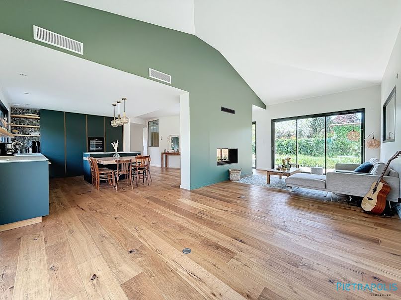 Vente villa 7 pièces 196 m² à Collonges-au-Mont-d'Or (69660), 1 080 000 €